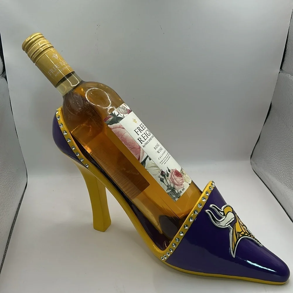 Minnesota Vikings wine bottle holder. 💜🍾